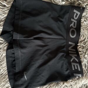 WMNS NIKE PRO SHORTS SIZE S